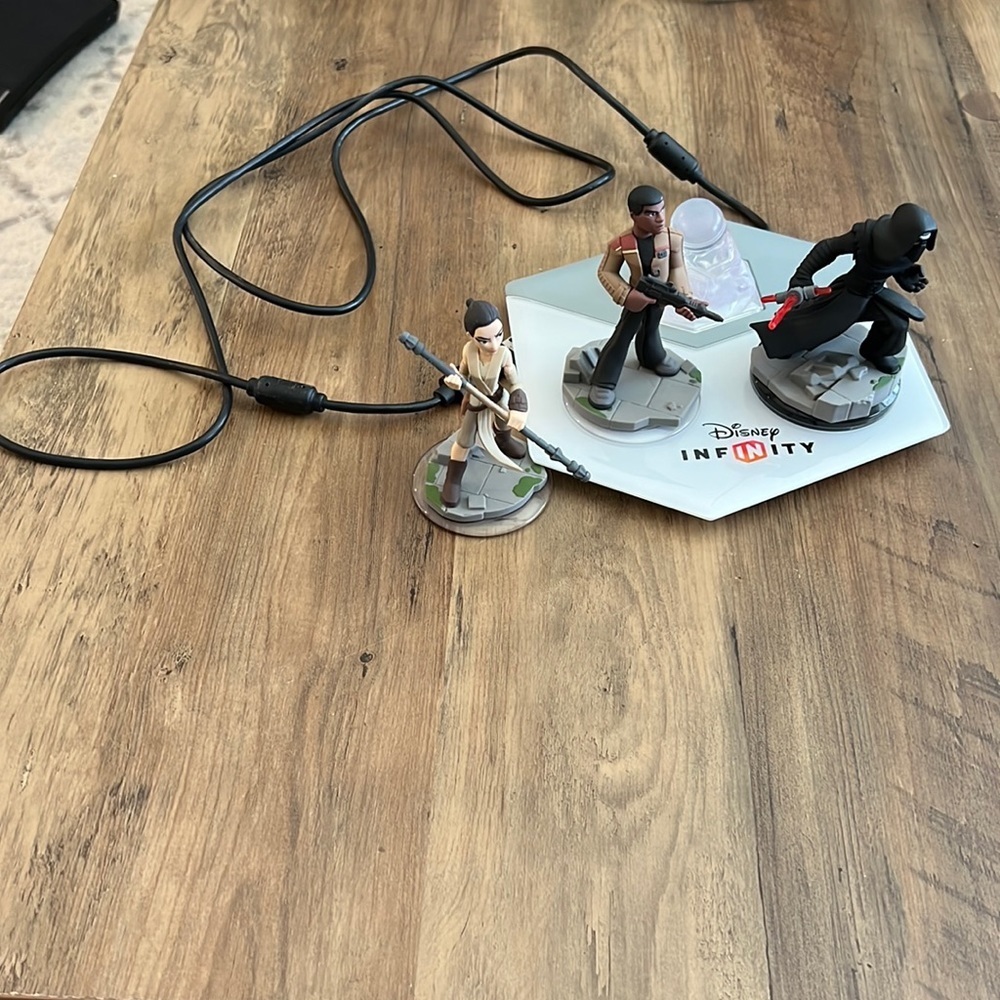 Disney Infinity 3rd Edition game base with 1 game Crystal and 3 game figurines.